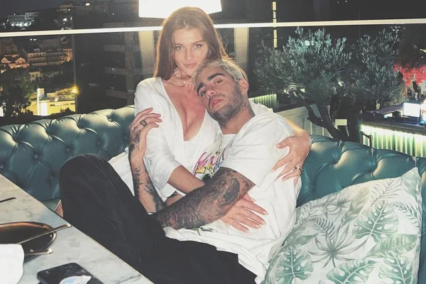 Foto colorida de Cíntia Dicker e Pedro Scooby