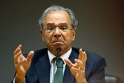 O ministro da Economia, Paulo Guedes, chegou a afirmar que a matéria "caiu em mãos erradas" no Senado