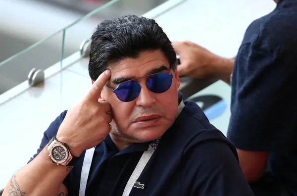 Maradona dispara críticas e diz que Messi não é líder em campo