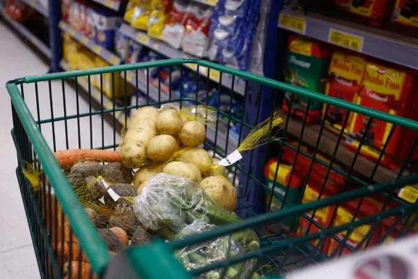Em março, preço da cesta básica cai em 13 de 17 capitais
