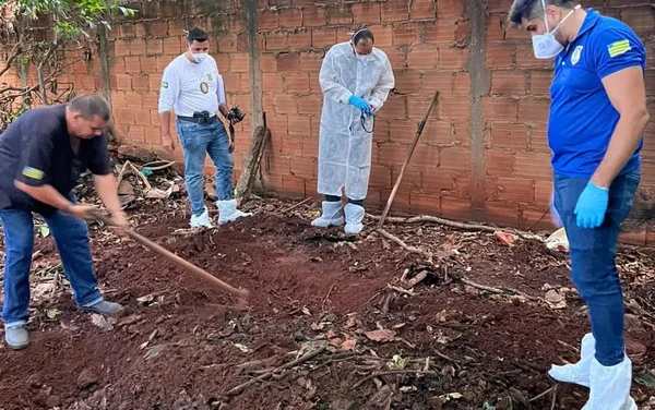Polícia encontra cadáver amordaçado em quintal de idosa em Goiás