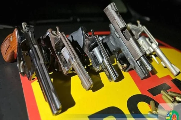 Cinco ladrões de carros morrem após confronto com a PMGO no Entorno