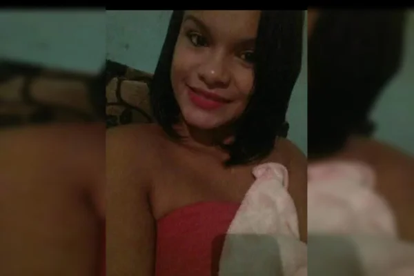 Imagem colorida de mulher com cabelo preto