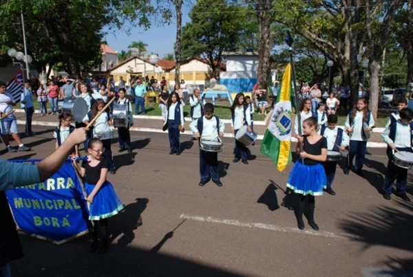 Borá