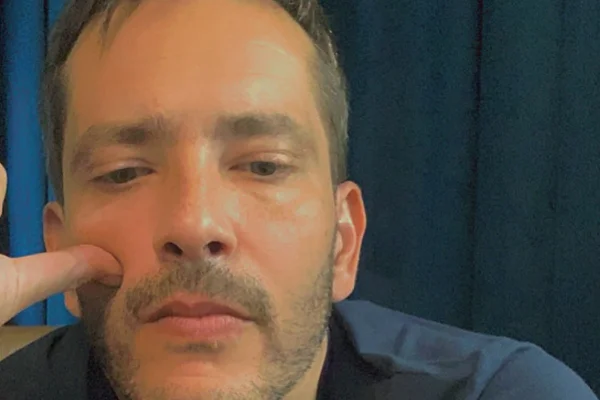 Foto colorida do influencer Bento Ribeiro - Metrópoles