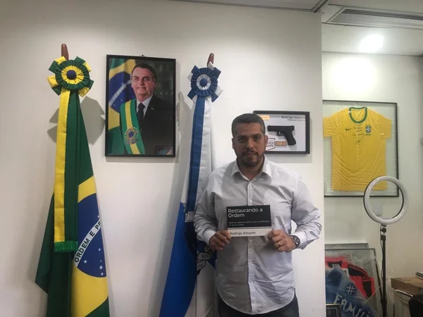 Deputado Rodrigo Amorim defense homenagem à Marielle Franco