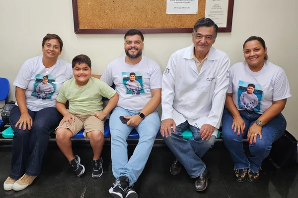 Foto de Familiares do Tito que recebeu a terapia gênica para tratar Duchenne. Metrópoles