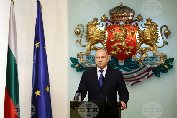 Imagem colorida mostra o presidente da Bulgária - Metrópoles