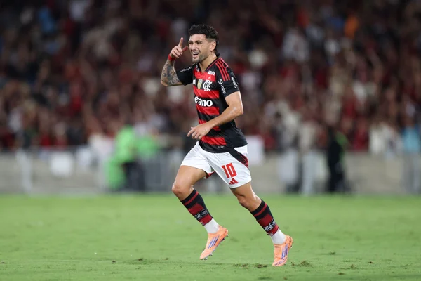 Flamengo encara clássico contra Fluminense por manutenção da liderança