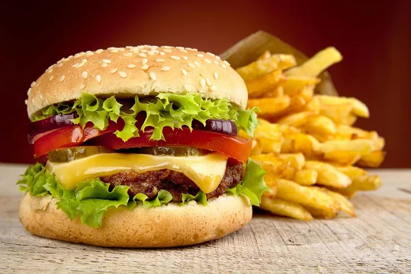 Belgrado Burger inaugura primeira loja física na Asa Norte