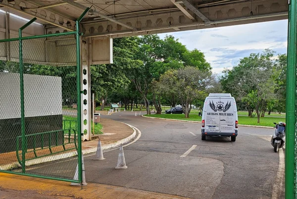 Imagem colorida da fachada da Fundação Jardim Zoológico de Brasília