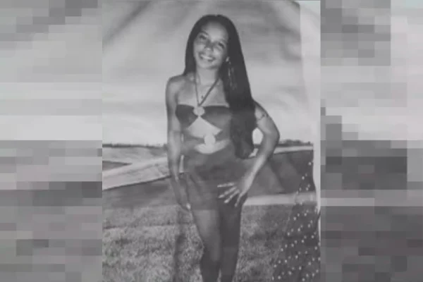 Imagem de jovem que foi espancada