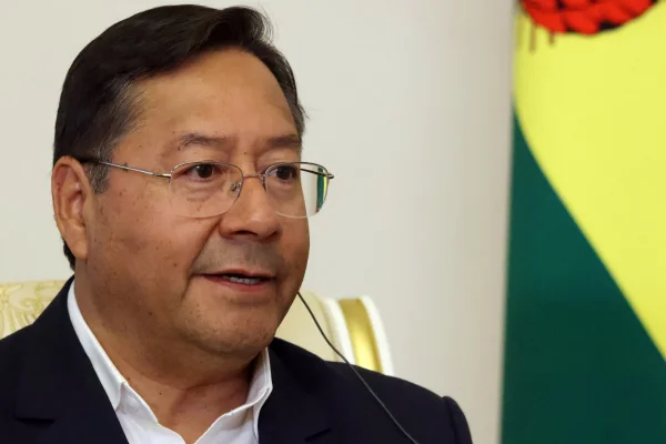Luis Arce, ex-presidente da Bolívia, é preso acusado de corrupção