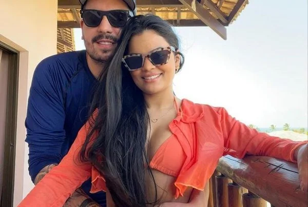 Danieze Santiago comemora retorno do marido para casa após acidente