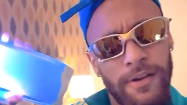 DJ Pombo! Richarlison e Neymar cantam funk em concentração. Veja
