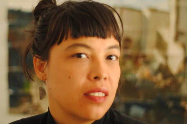 Quem é Íris Helena, artista da mostra Constelações Contemporâneas