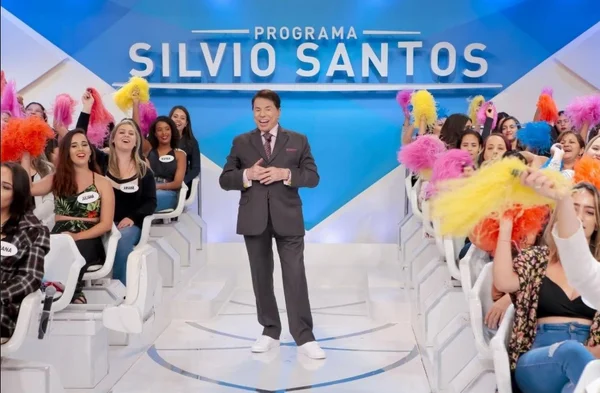 Silvio Santos surge de tênis e novo penteado em programa do SBT - destaque galeria Silvio Santos surge de tênis e novo penteado em programa do SBT - destaque galeria