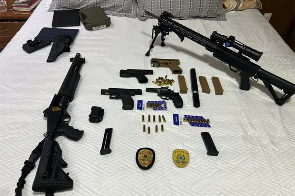 Armas foram apreendidas na casa de empresário que ameaçou Randolfe