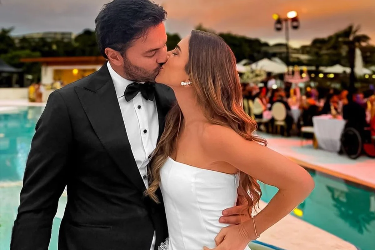 Léo Lins faz piada com casamento de Patrícia Abravanel: "Roletrando" Léo Lins faz piada com casamento de Patrícia Abravanel: "Roletrando"