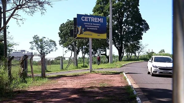 Homem morre sentado em vaso sanitário de abrigo