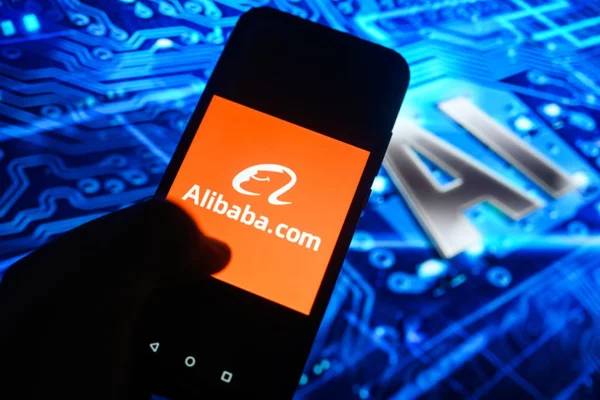 Imagem de telefone celular exibindo o logotipo da Alibaba - Metrópoles