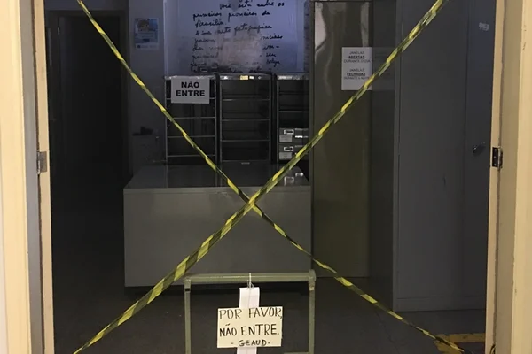 Documentos sobre investigações são encontrados em caçamba de lixo