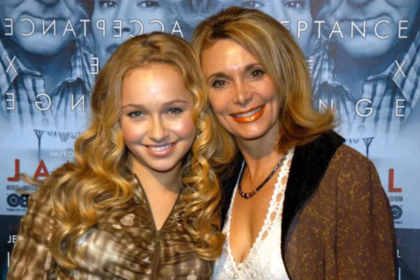 Após relação conturbada, mãe desabafa sobre morte de Hayden Panettiere