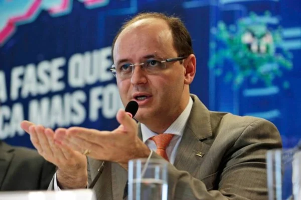 Ministro critica Escola sem Partido e pede sucessor que ame a educação
