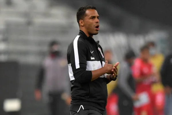 E no Corinthians, Fernando Lázaro é o nome da fera