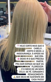 Val Marchiori mostrou o momento em que cortou o cabelo e se emocionou