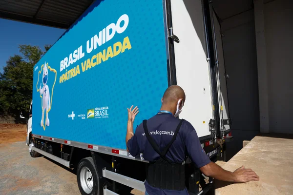 goias recebe doses de vacina contra covid