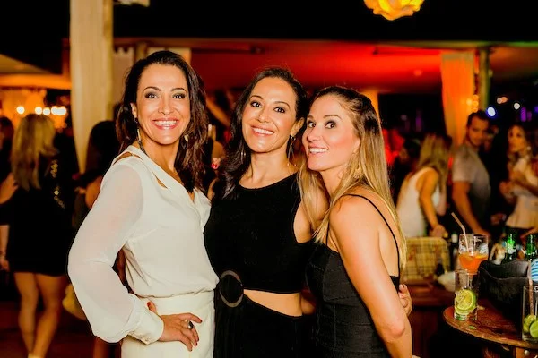 Débora e Barbara Moura e Samanta Estrella Débora e Barbara Moura e Samanta Estrella