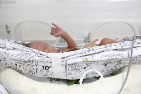 Projeto Neném na Rede embala sono de prematuros na UTI Neonatal do HRC