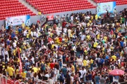 Colecionadores trocam figurinhas da Copa do Mundo na Arena das Figurinhas, na Arena Mané Garrincha.