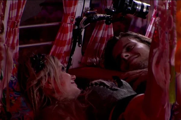 BBB20: Novo casal? Daniel se declara para Marcela durante festa