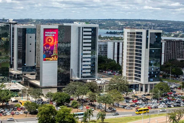 Temendo enfrentar as telinhas e os telões do Metrópoles, Correio Braziliense conta uma mentira