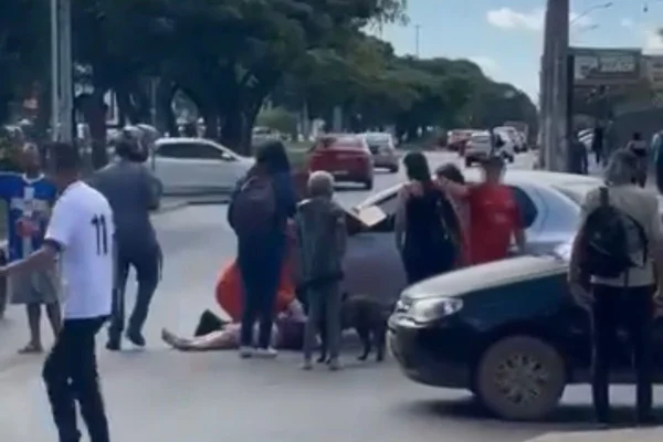 Mulher é atropelada por condutor sem CNH ao atravessar fora da faixa