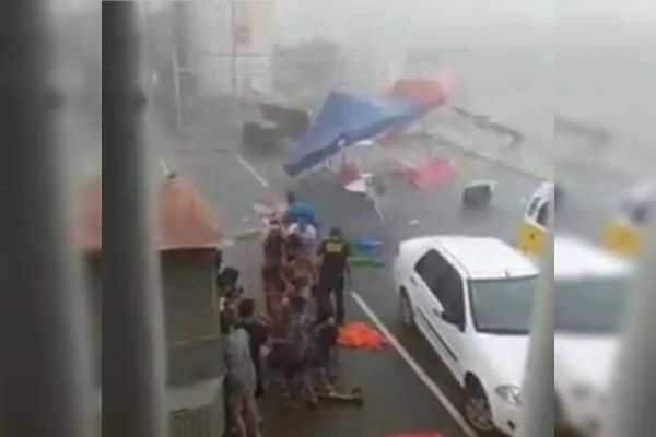 Vídeo. Vento forte e temporal provocam estragos em festa no DF