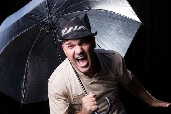 Musical usa canções de Raul Seixas para questionar conceito de loucura
