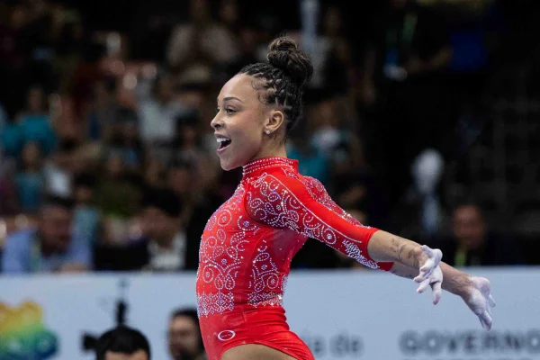 Ginástica: em Brasília, Lorrane acerta combinação inédita no solo