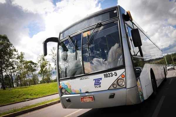 Privatização da empresa de ônibus TCB entra na pauta de Ibaneis