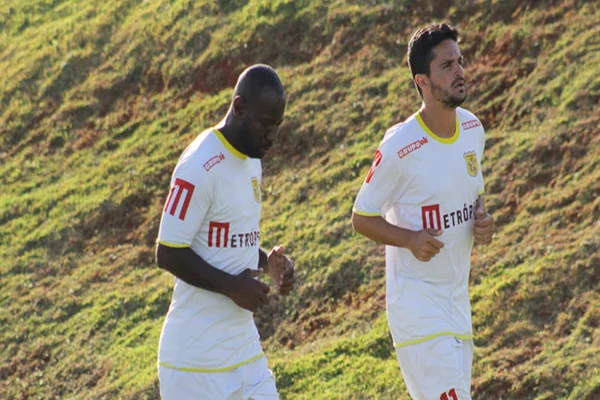 Ives comemora desempenho como titular do Brasiliense diante do Goiás