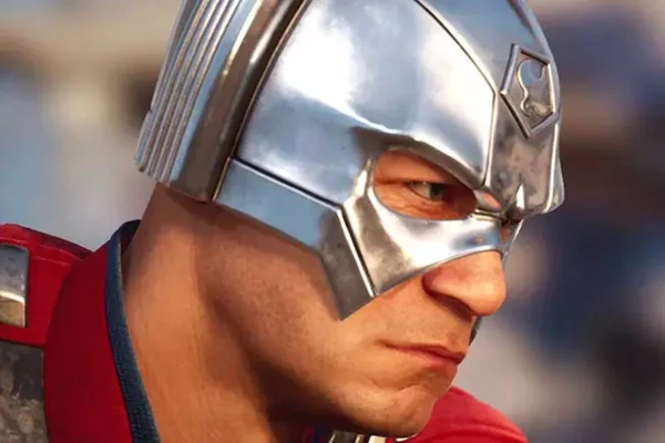 foto colorida de rosto de homem com capacete de gladiador - metrópoles