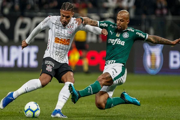 Corinthians faz mistério na escalação e relaciona Junior Urso