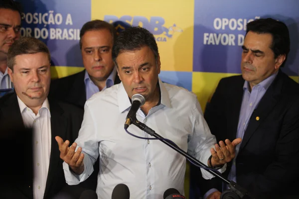 Aécio diz que é inconstitucional aumentar impostos por decreto