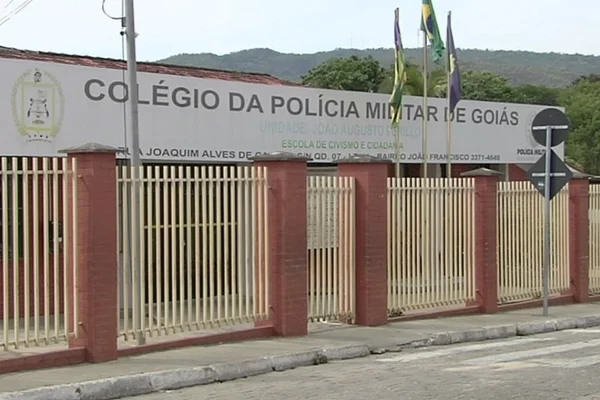 Aluna afirma que passou por revista íntima nua em colégio militar