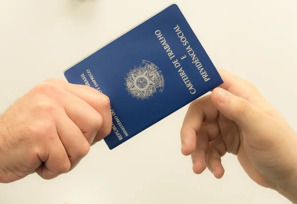 População desempregada bate recorde de 12,042 milhões, revela IBGE