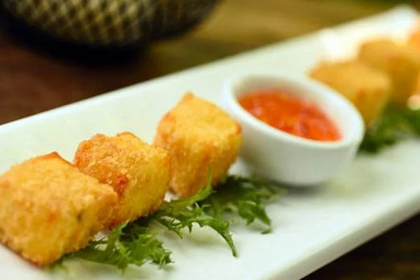 Do prato ao petisco: receitas com queijo coalho para arrasar em casa