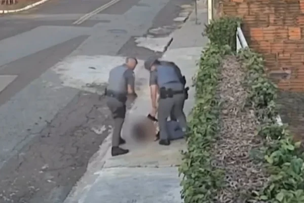 Polícia abre 2 inquéritos para investigar PM que agrediu dona de casa