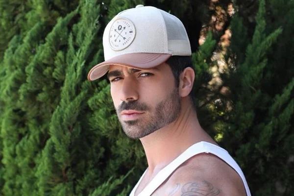 “Lindo até cagando”, disparam fãs em foto ousada do ex-BBB Rodrigão